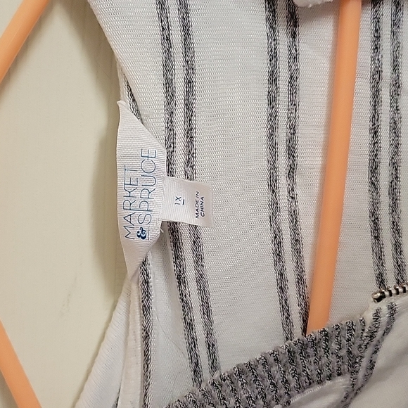 Gray and White zip up hoodie - Picture 2 of 4